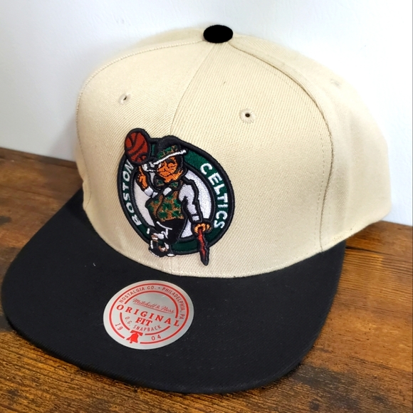 Boston Celtics Mitchell & Ness Two Tone Cream & Black Snapback Hat - Picture 3 of 6